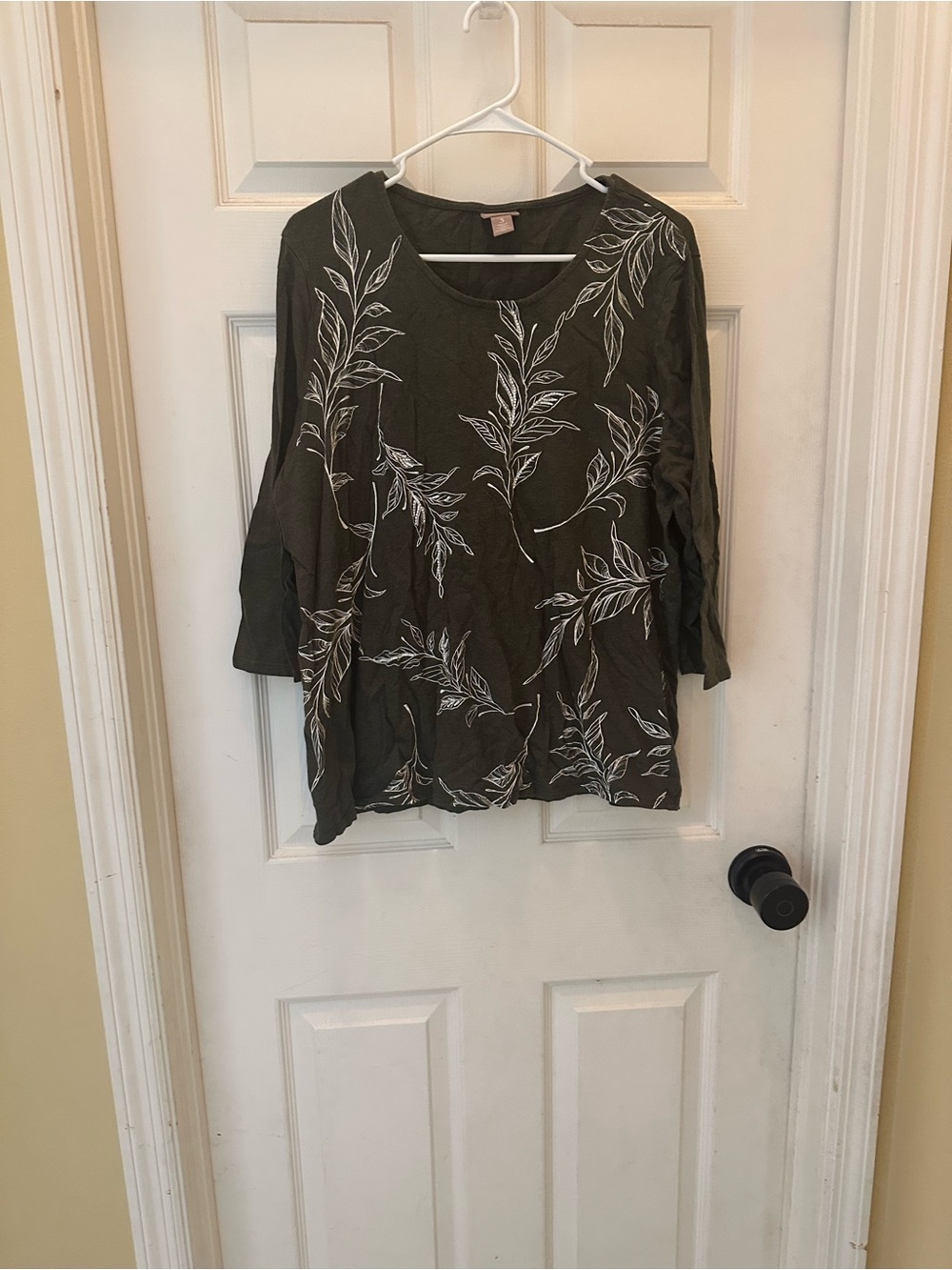 Women's Olive Green Leaf-Print 3/4 Sleeve Top
